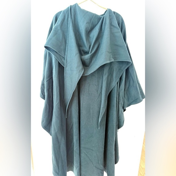 Hourihan by Jimmy Hourihan made in Ireland forrest green wool and cashmere cape - Picture 10 of 13
